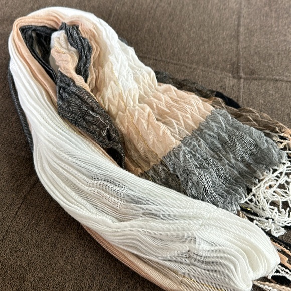 Scarf - Picture 4 of 4